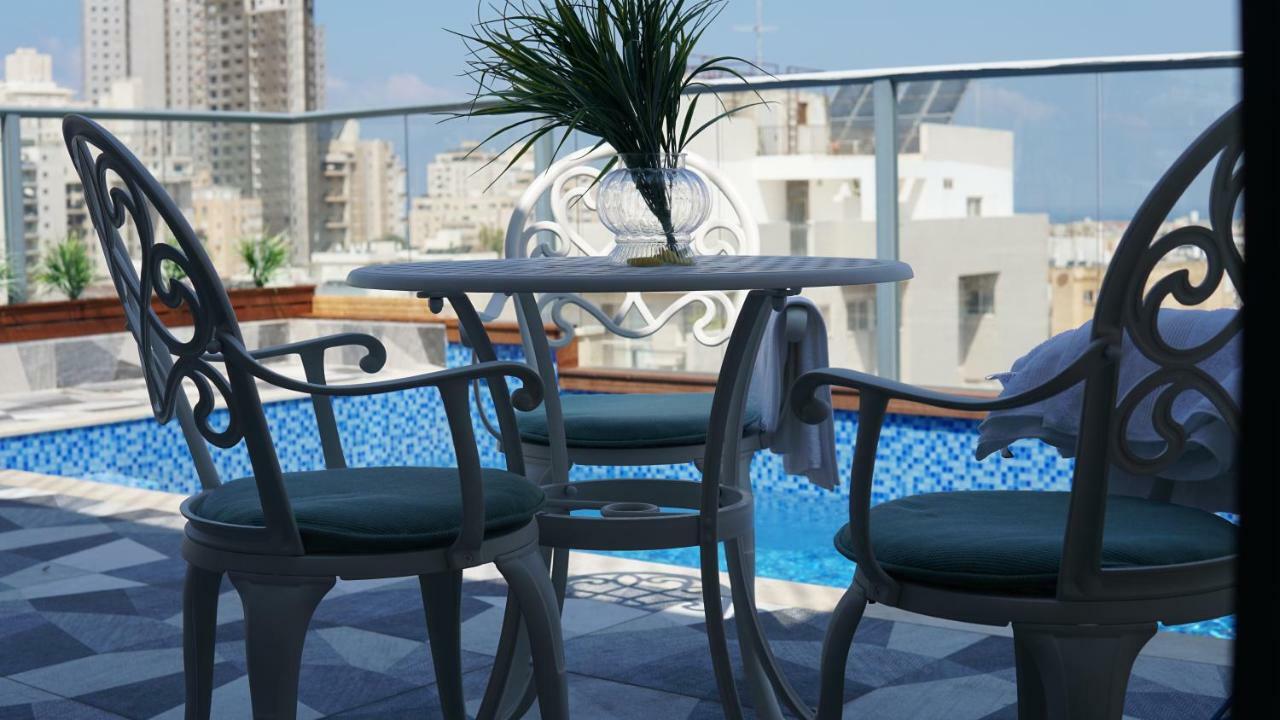 Luxury Rooftop In דירה *